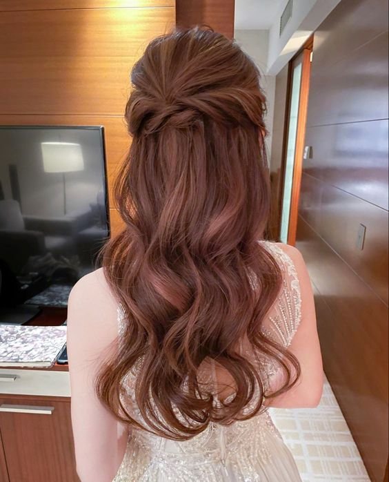 tóc buộc nửa đầu
